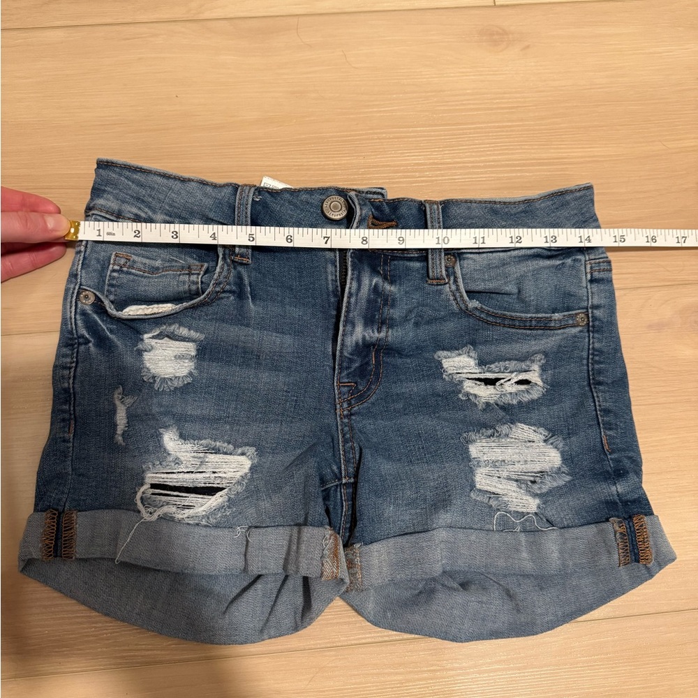 Aeropostale distressed Low Rise Midi Jean shorts Women's size 8